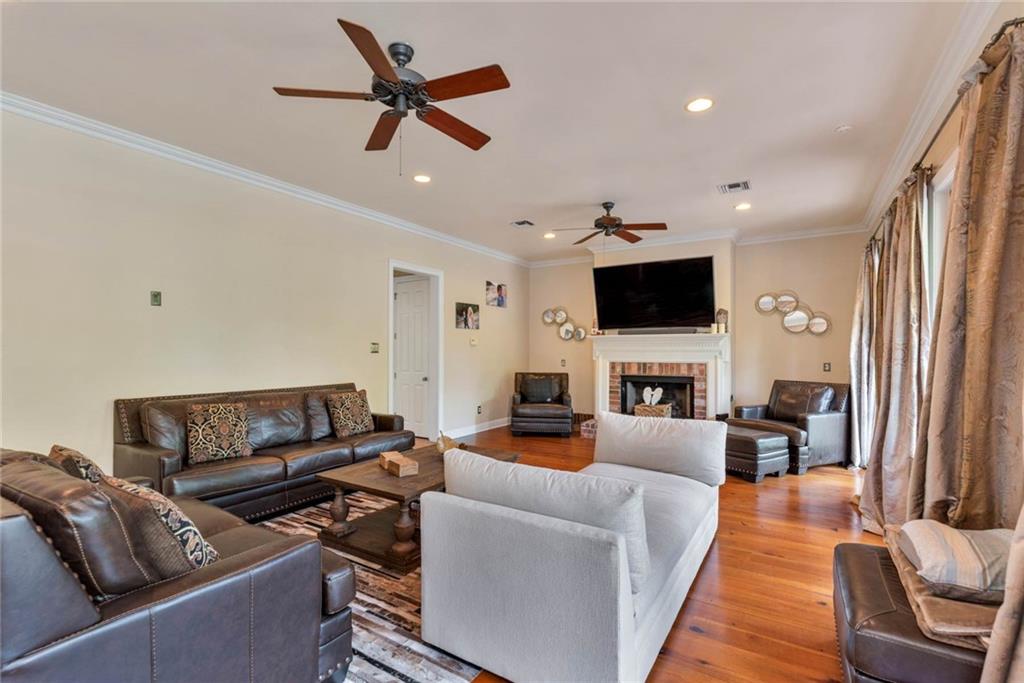 4 FOREST OAKS Drive