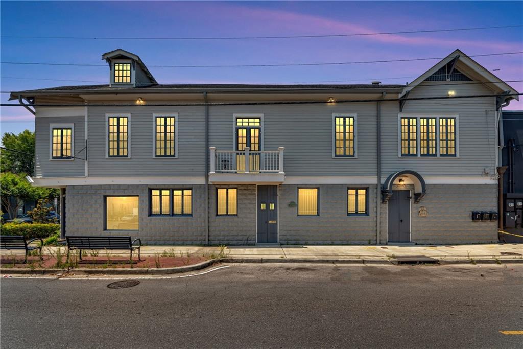 8500-08 OAK Street