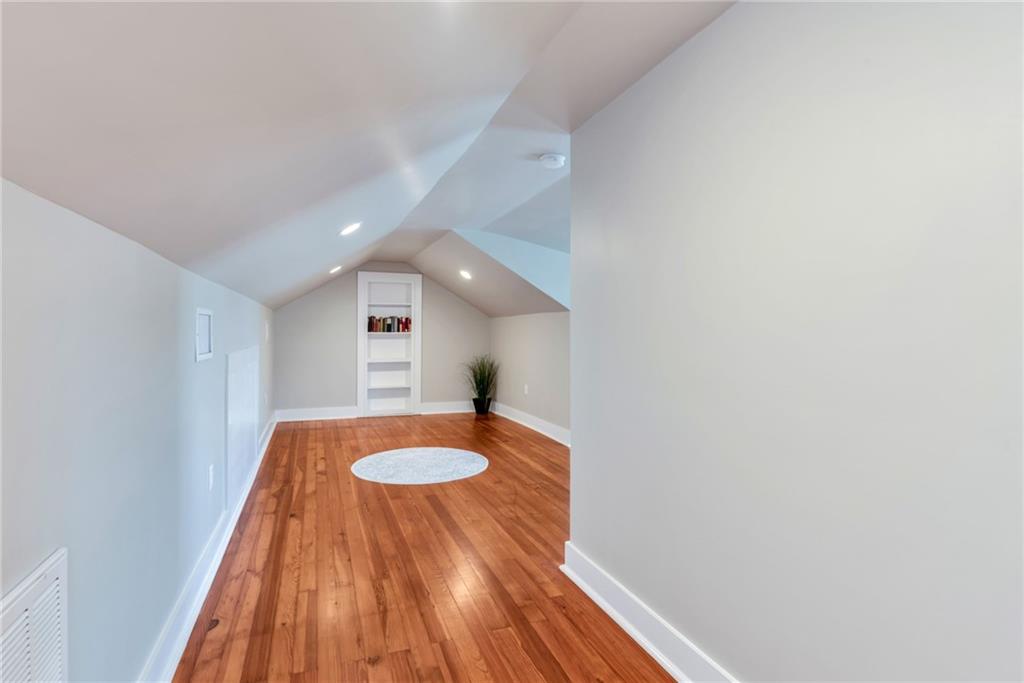 8500-08 OAK Street