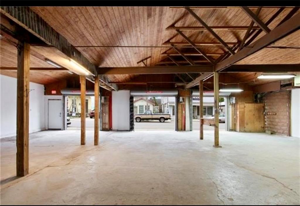 8500-08 OAK Street