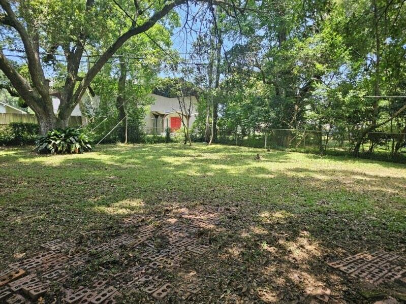 220 MAUMUS Avenue