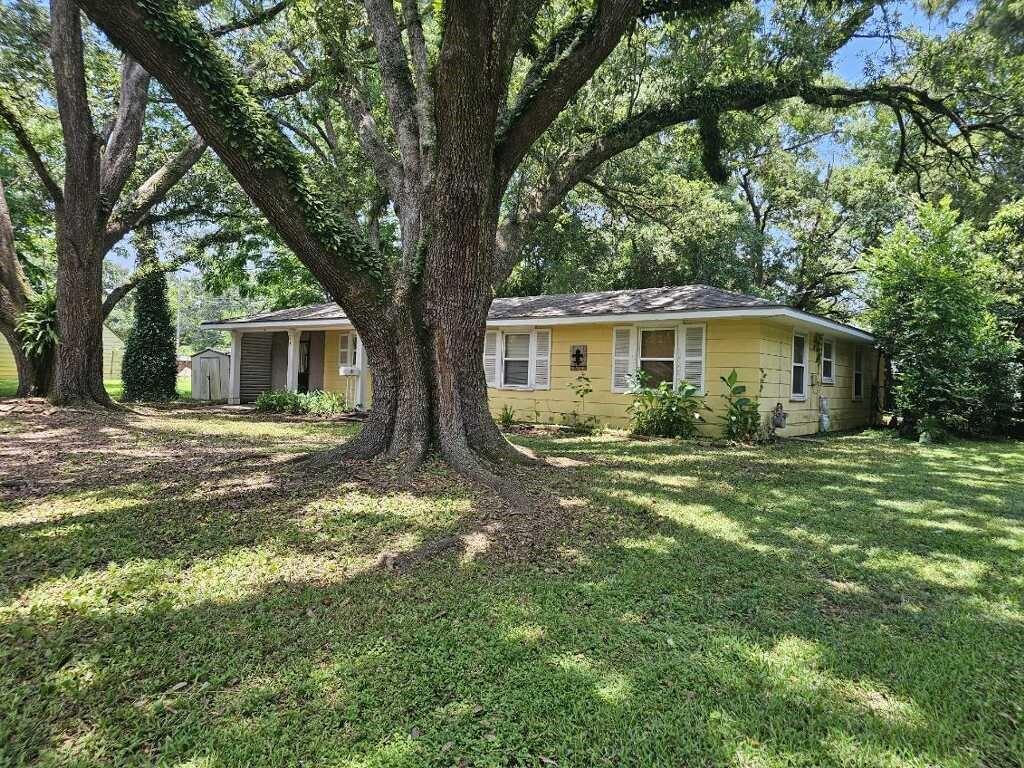 220 MAUMUS Avenue