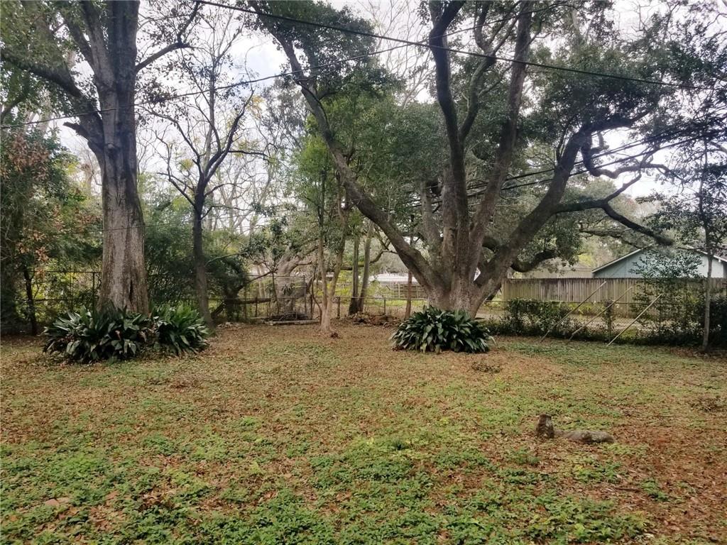 220 MAUMUS Avenue