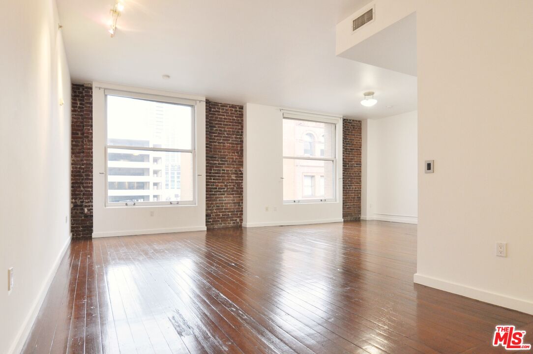 257 S Spring St Unit: 4L