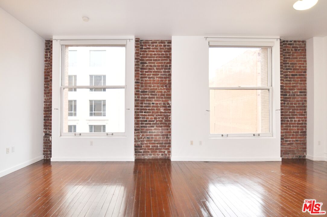 257 S Spring St Unit: 4L