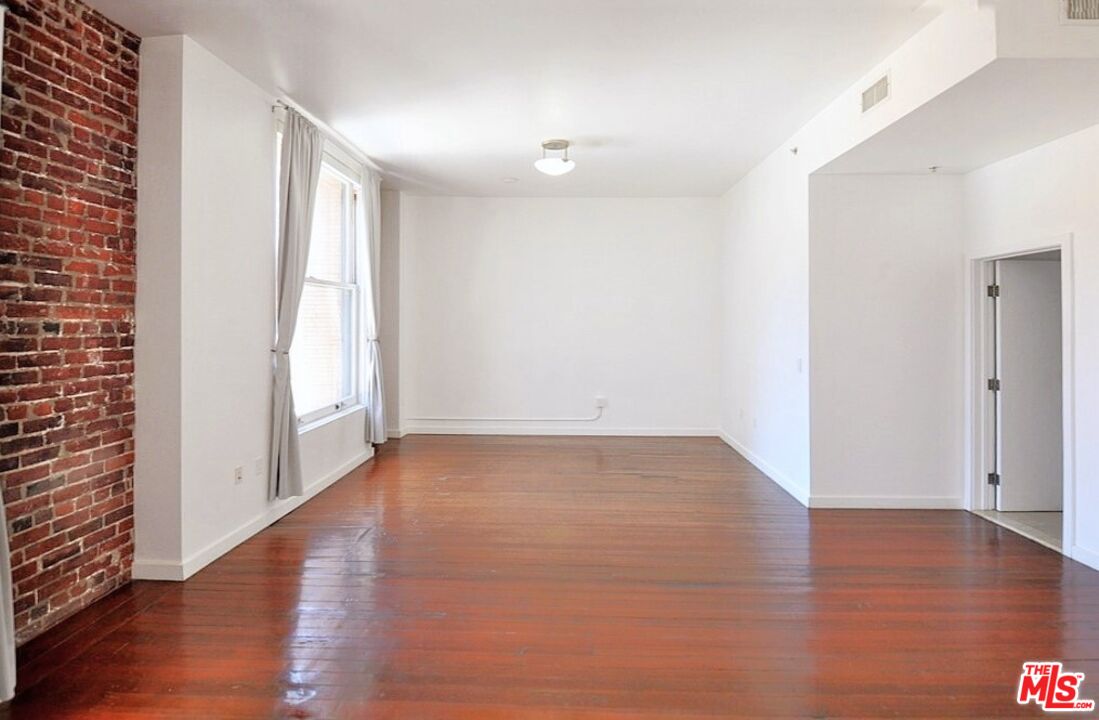 257 S Spring St Unit: 4L