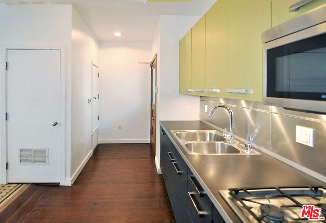 257 S Spring St Unit: 4L