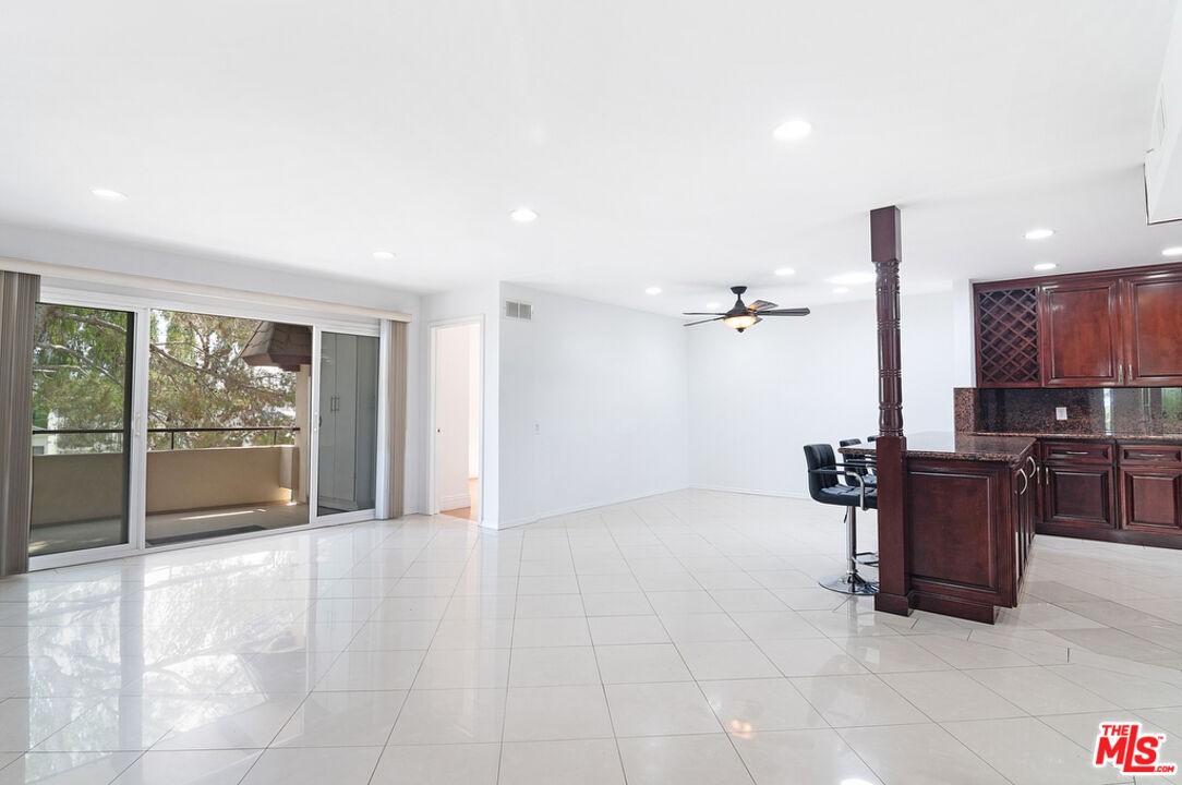 225 S Tower Dr Unit: 301