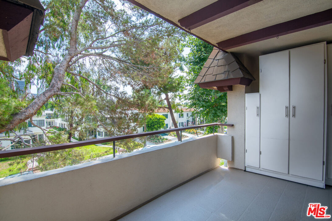 225 S Tower Dr Unit: 301