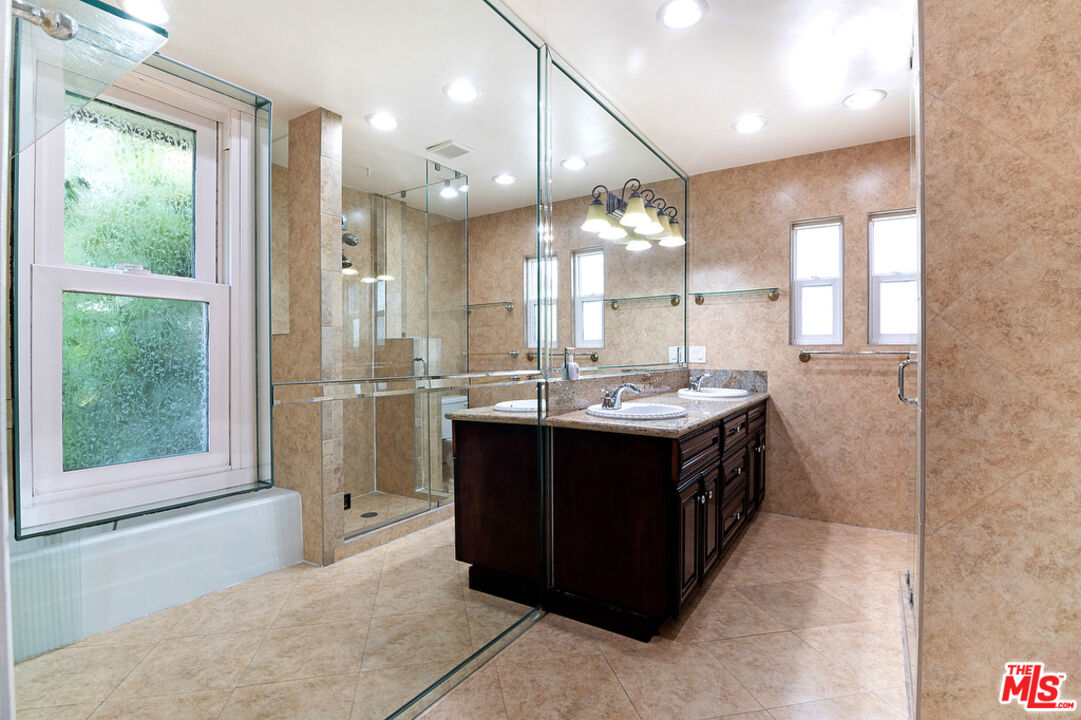 225 S Tower Dr Unit: 301