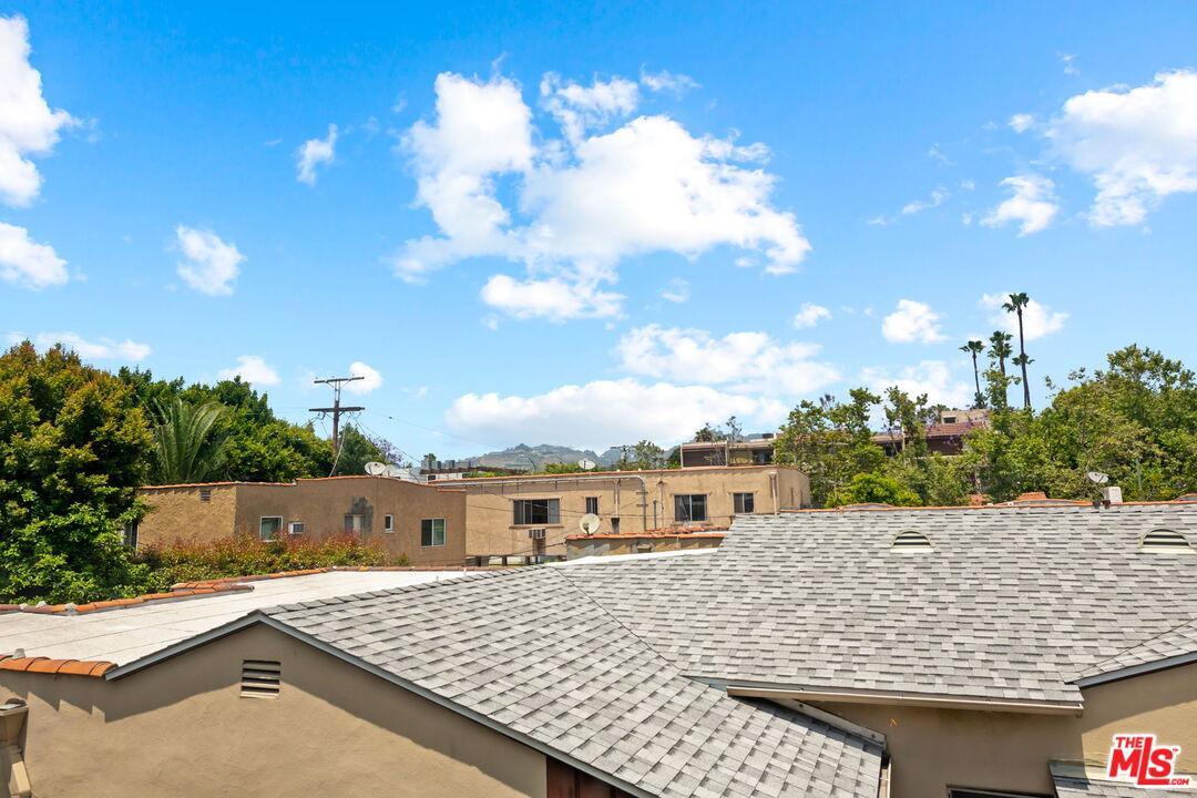 843 N Martel Ave Unit: 2