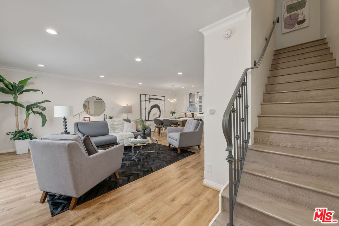 843 N Martel Ave Unit: 2