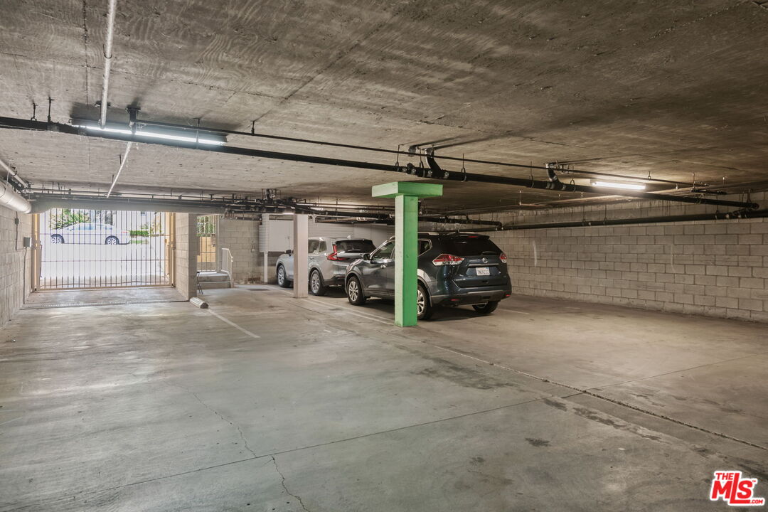 843 N Martel Ave Unit: 2