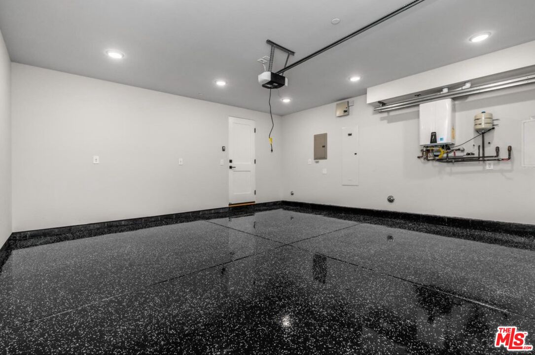 530 N Hayworth Ave Unit: 1/2