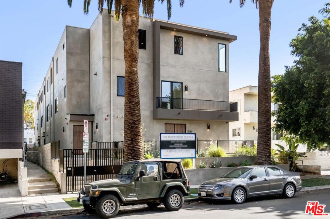 530 N Hayworth Ave Unit: 1/2