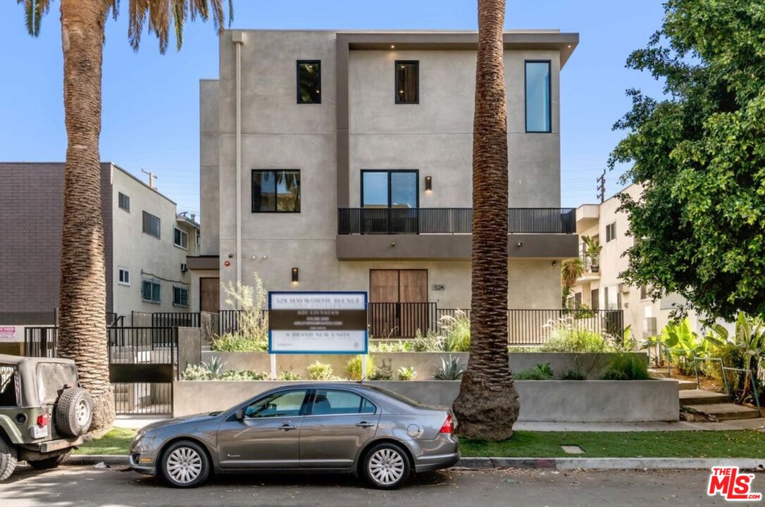 530 N Hayworth Ave Unit: 1/2