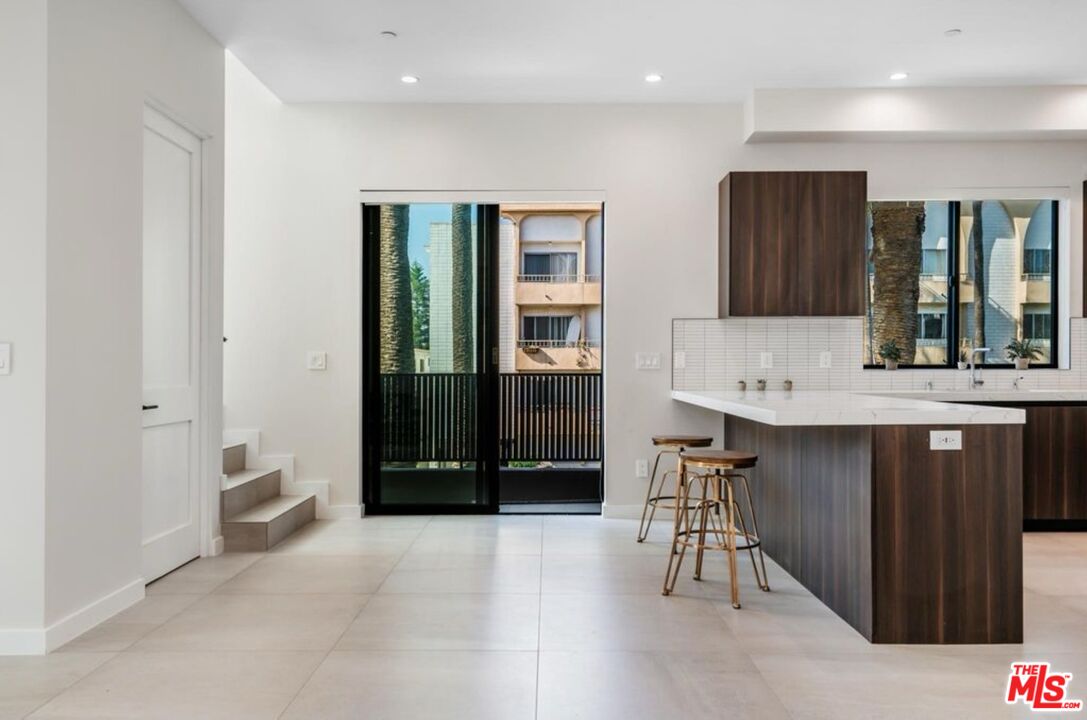 530 N Hayworth Ave Unit: 1/2