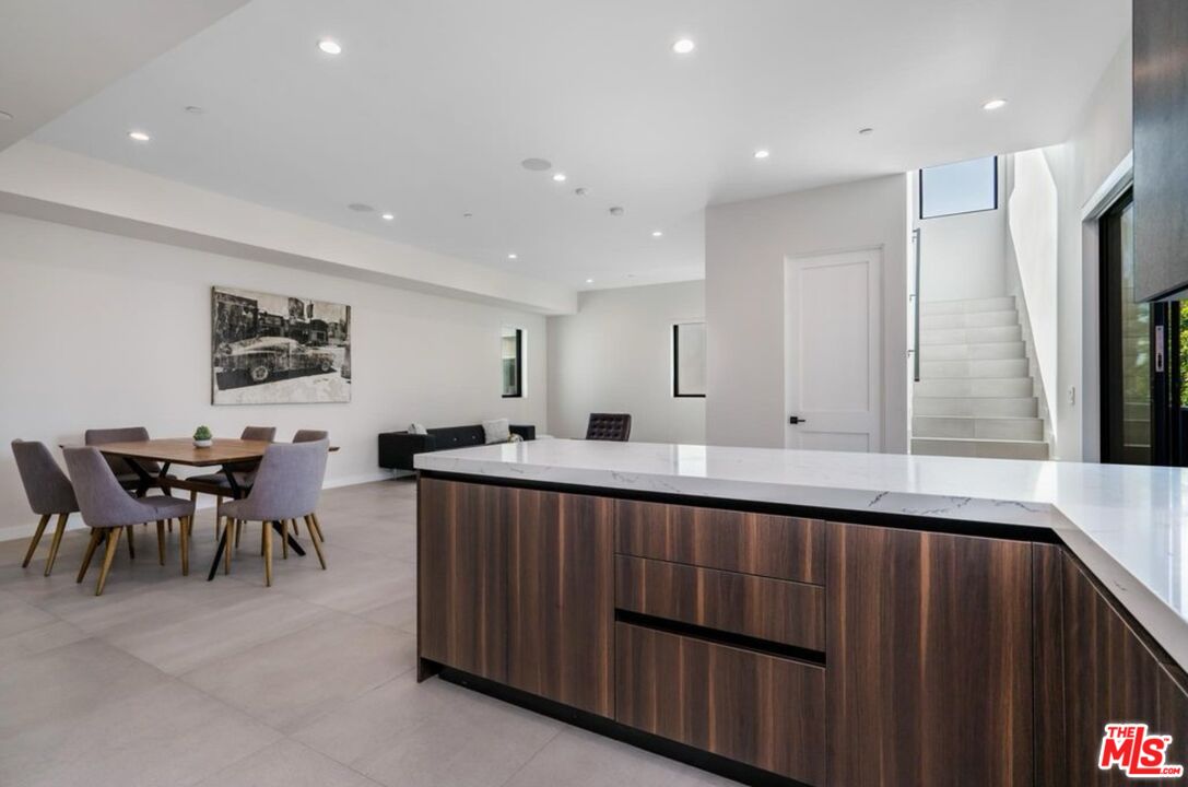 530 N Hayworth Ave Unit: 1/2