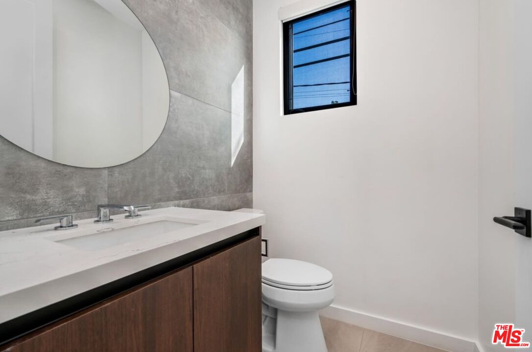 530 N Hayworth Ave Unit: 1/2