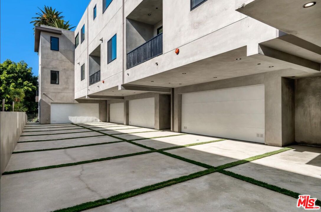 530 N Hayworth Ave Unit: 1/2