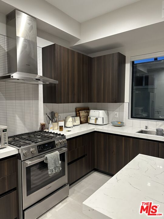 530 N Hayworth Ave Unit: 1/2