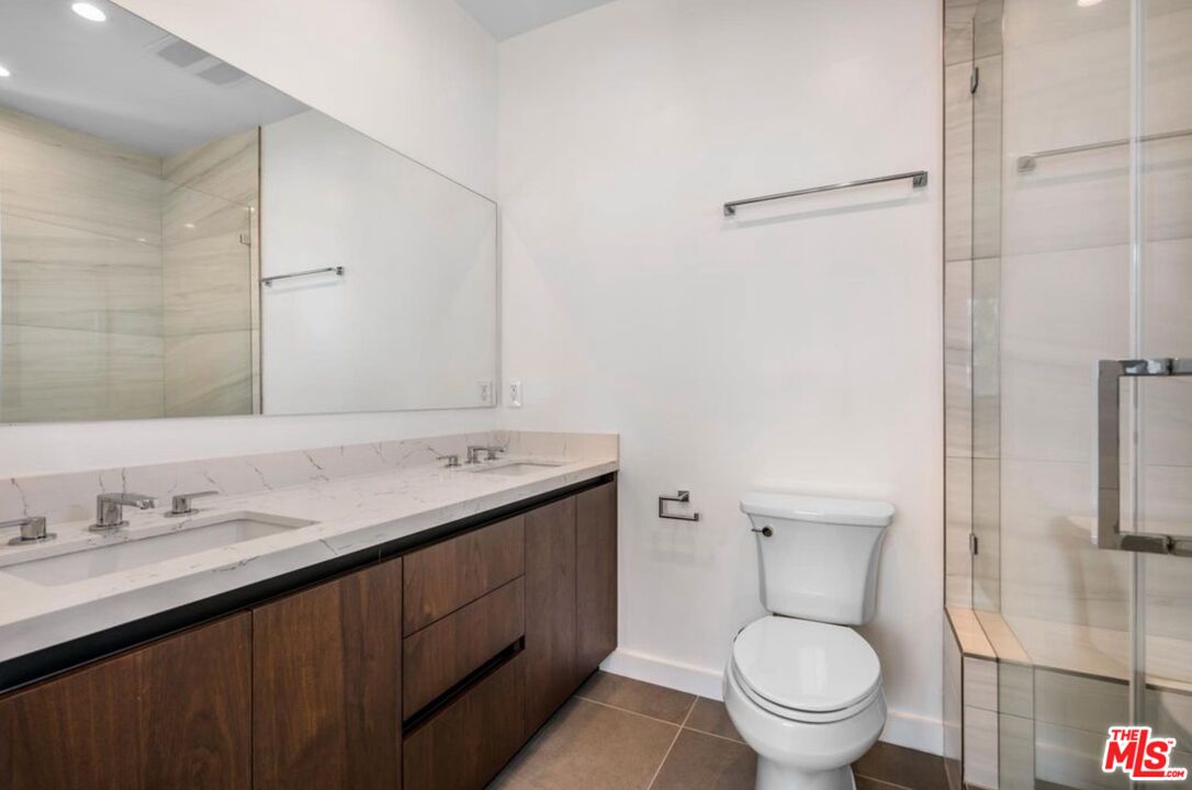 530 N Hayworth Ave Unit: 1/2