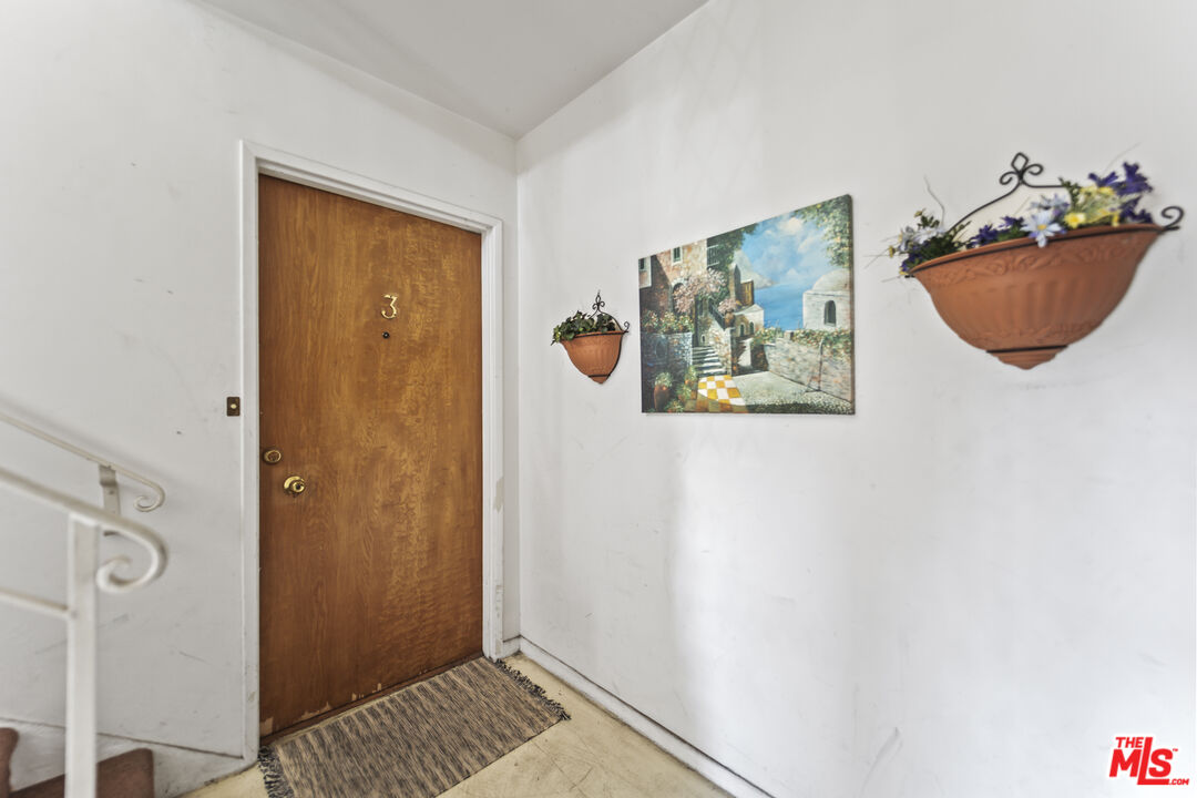 939 N Glendale Ave Unit: 3