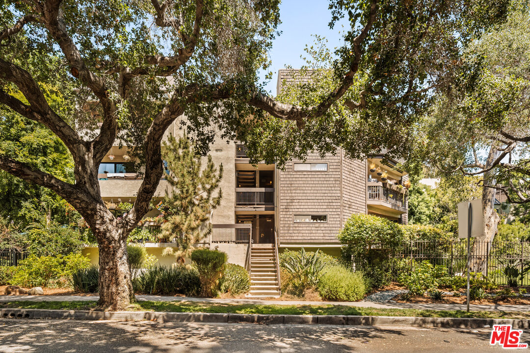 950 N Kings Rd Unit: 307