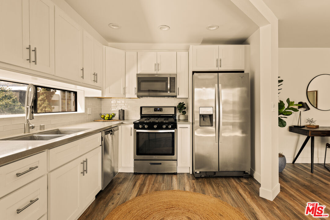 950 N Kings Rd Unit: 307