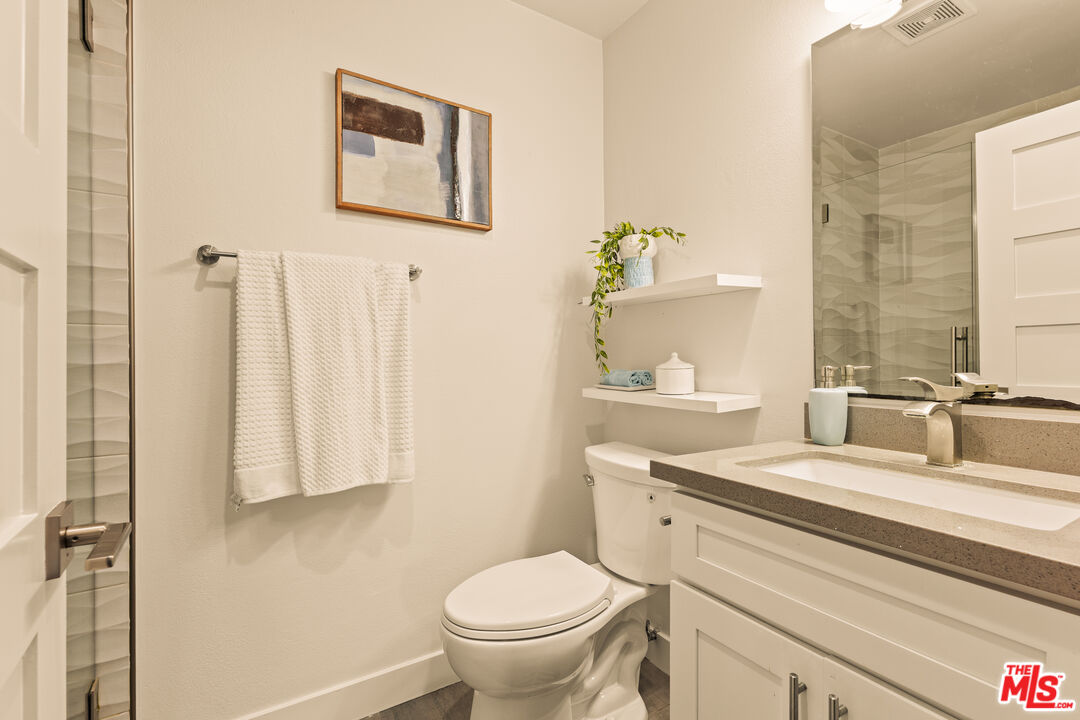 950 N Kings Rd Unit: 307