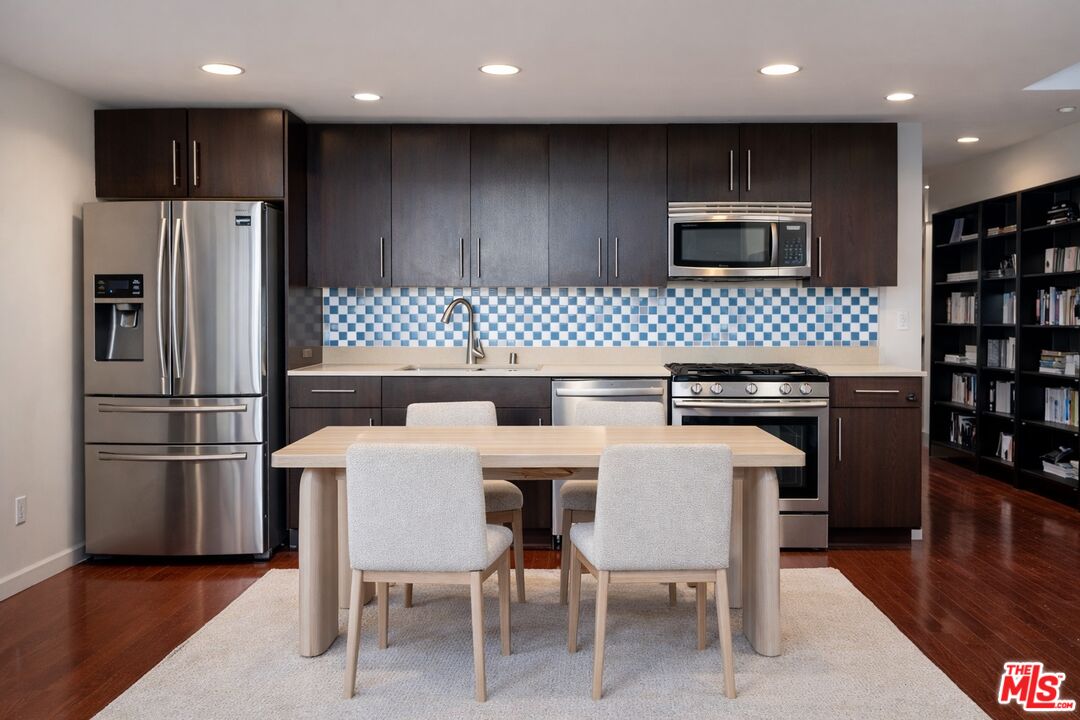 4111 W Sunset Blvd Unit: 543