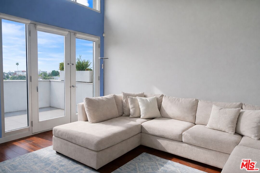 4111 W Sunset Blvd Unit: 543