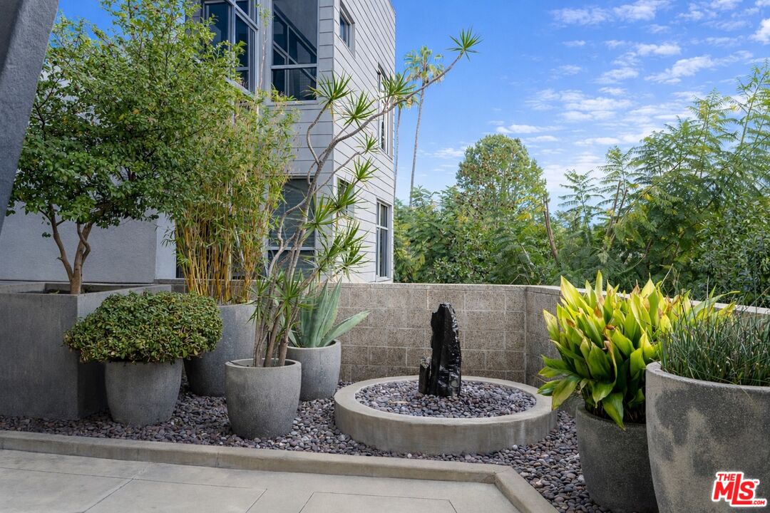 4111 W Sunset Blvd Unit: 543
