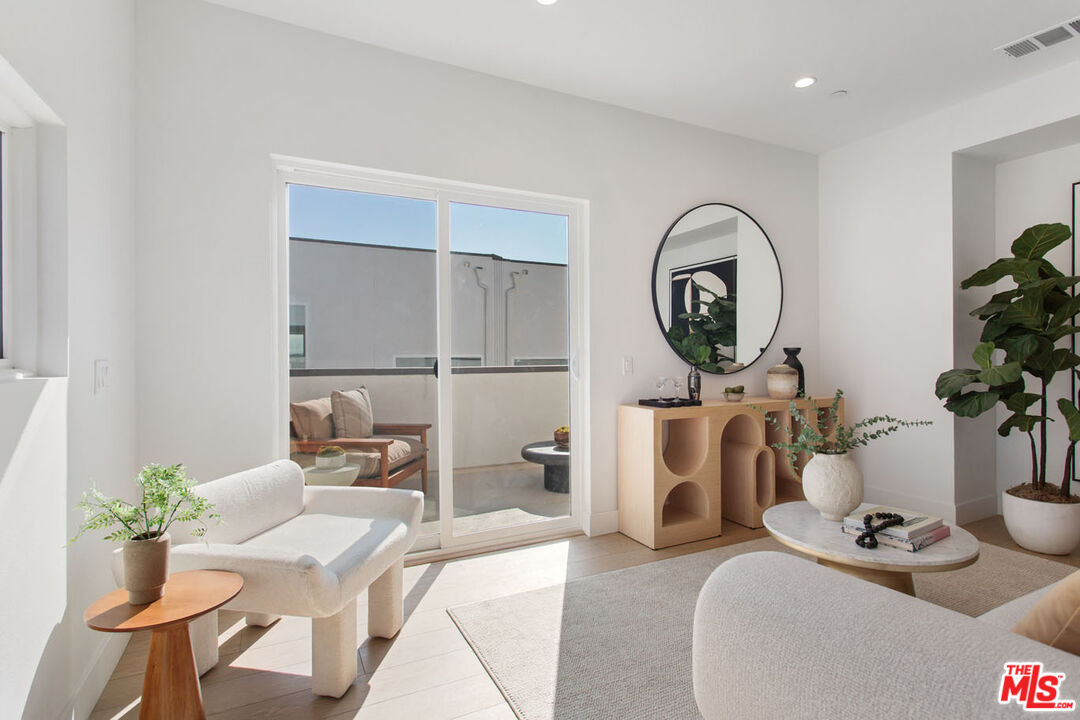 11220 W Lyon Ln Unit: 11