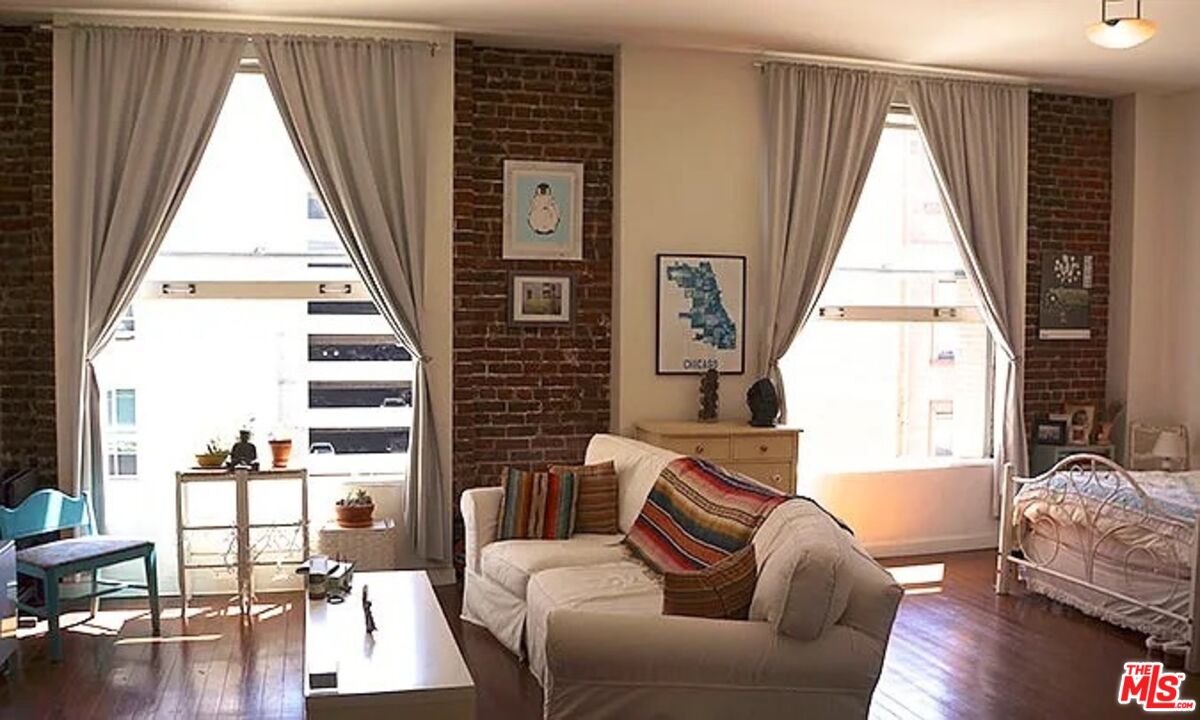 257 S Spring St Unit: 4L