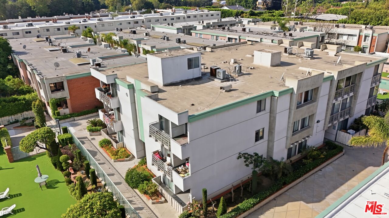 5301 Balboa Blvd Unit: F8