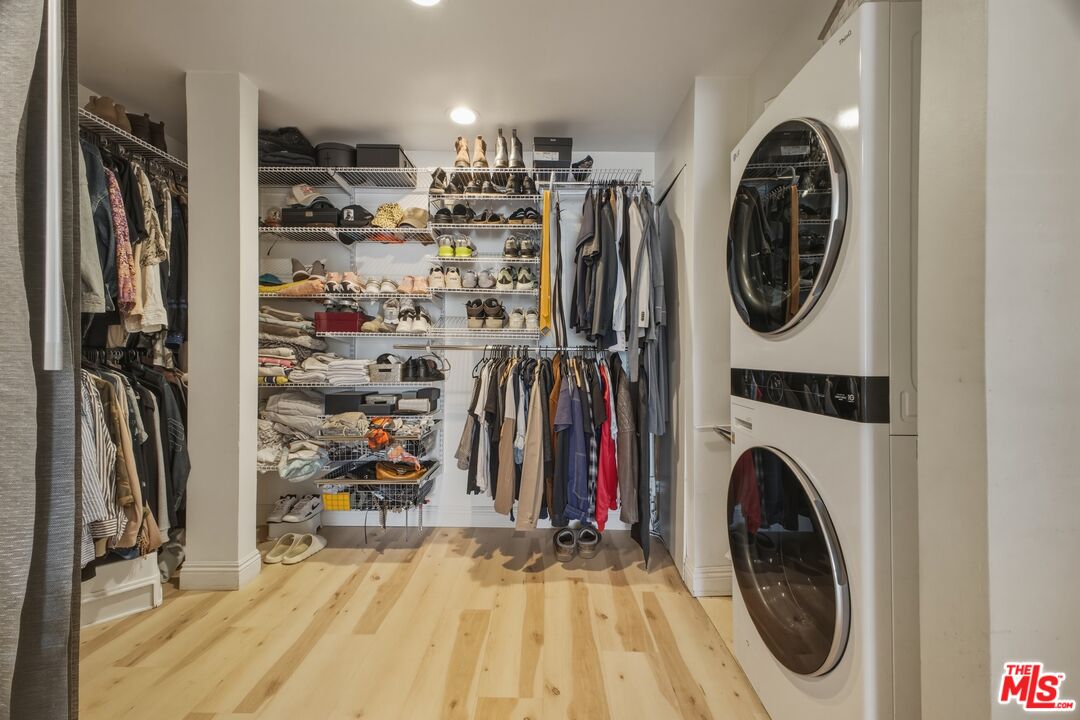 5301 Balboa Blvd Unit: F8