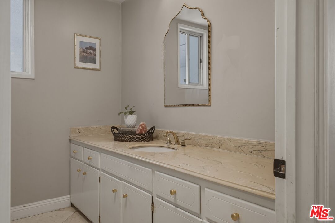 5301 Balboa Blvd Unit: F8