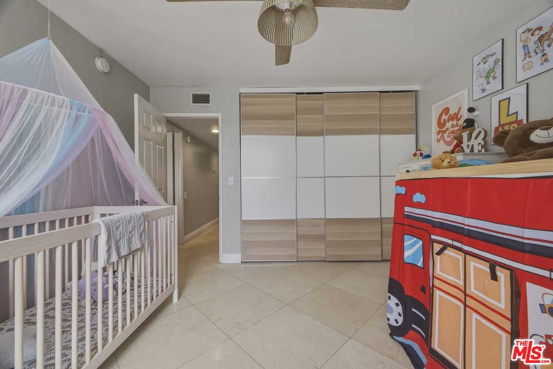 5301 Balboa Blvd Unit: F8