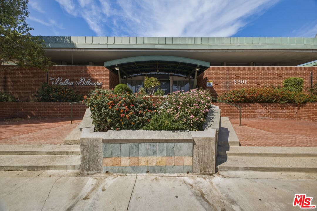 5301 Balboa Blvd Unit: F8