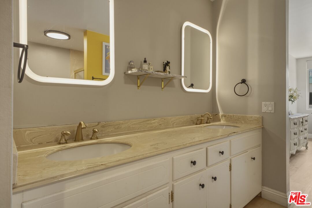 5301 Balboa Blvd Unit: F8