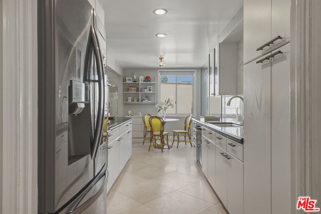 5301 Balboa Blvd Unit: F8