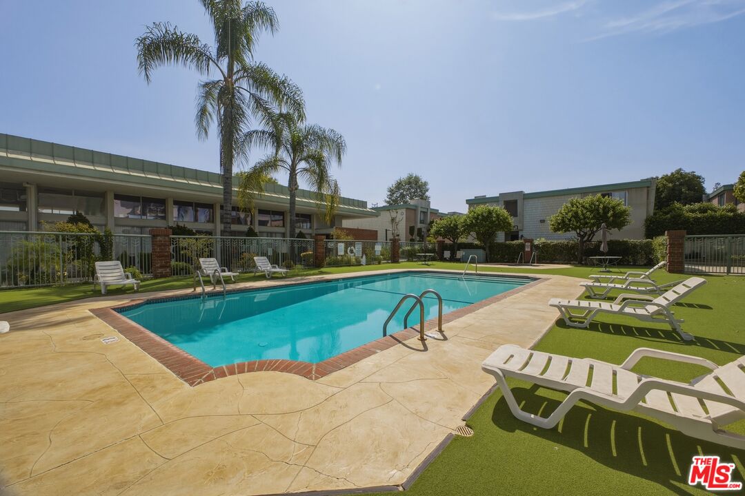 5301 Balboa Blvd Unit: F8