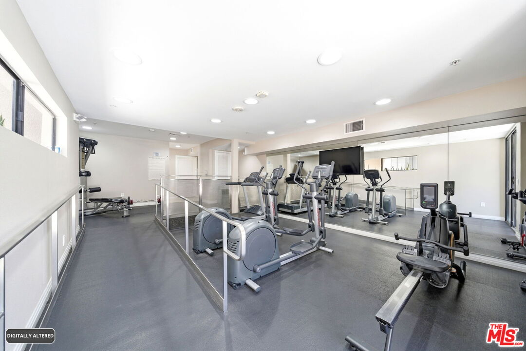 7320 Hawthorn Ave Unit: 410