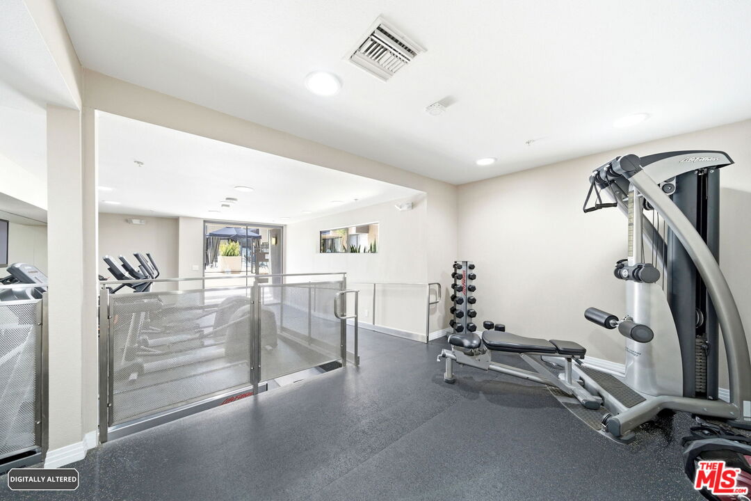 7320 Hawthorn Ave Unit: 410