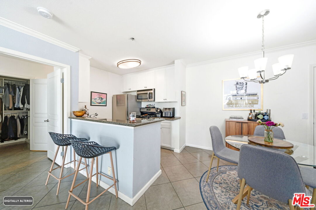 7320 Hawthorn Ave Unit: 410