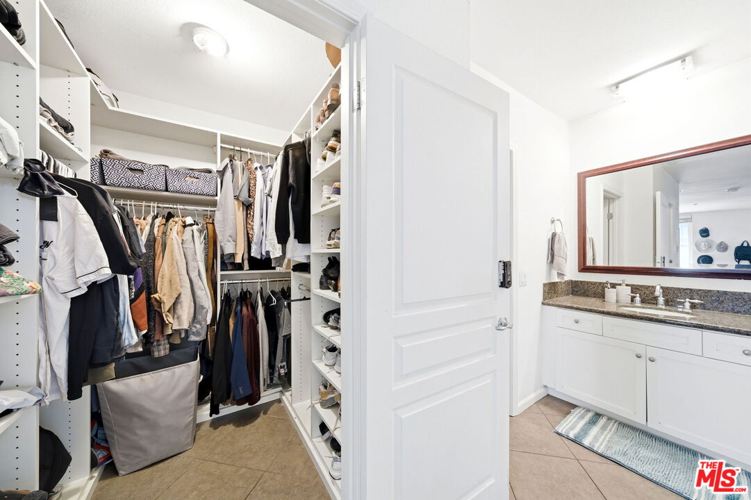 7320 Hawthorn Ave Unit: 410