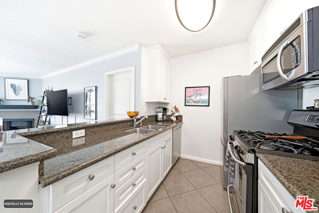 7320 Hawthorn Ave Unit: 410