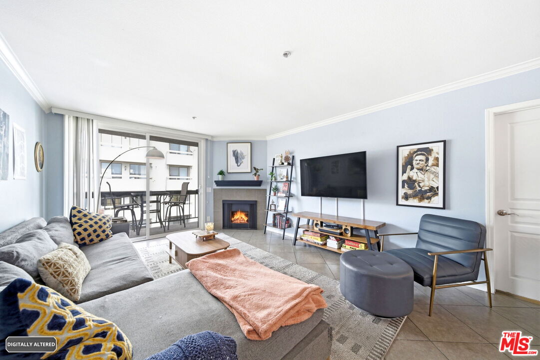 7320 Hawthorn Ave Unit: 410