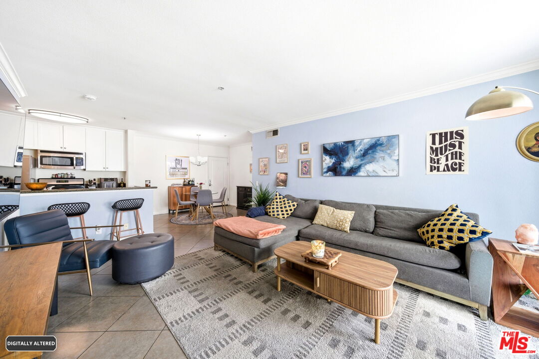 7320 Hawthorn Ave Unit: 410
